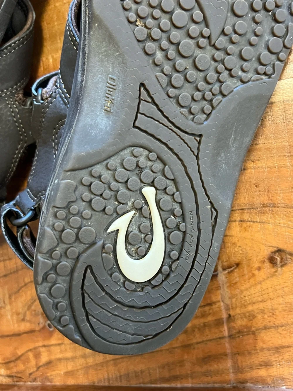 OluKai Ohana Sandals Mens Size 7 Brown Leather  Flip Flop